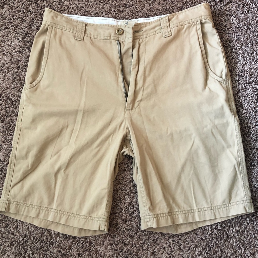 Men’s St. John’s Bay khaki shorts